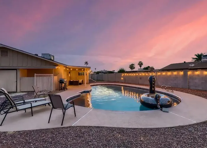 Holiday home Peaceful Family Friendly 4 Bedroom With Pool Phoenix